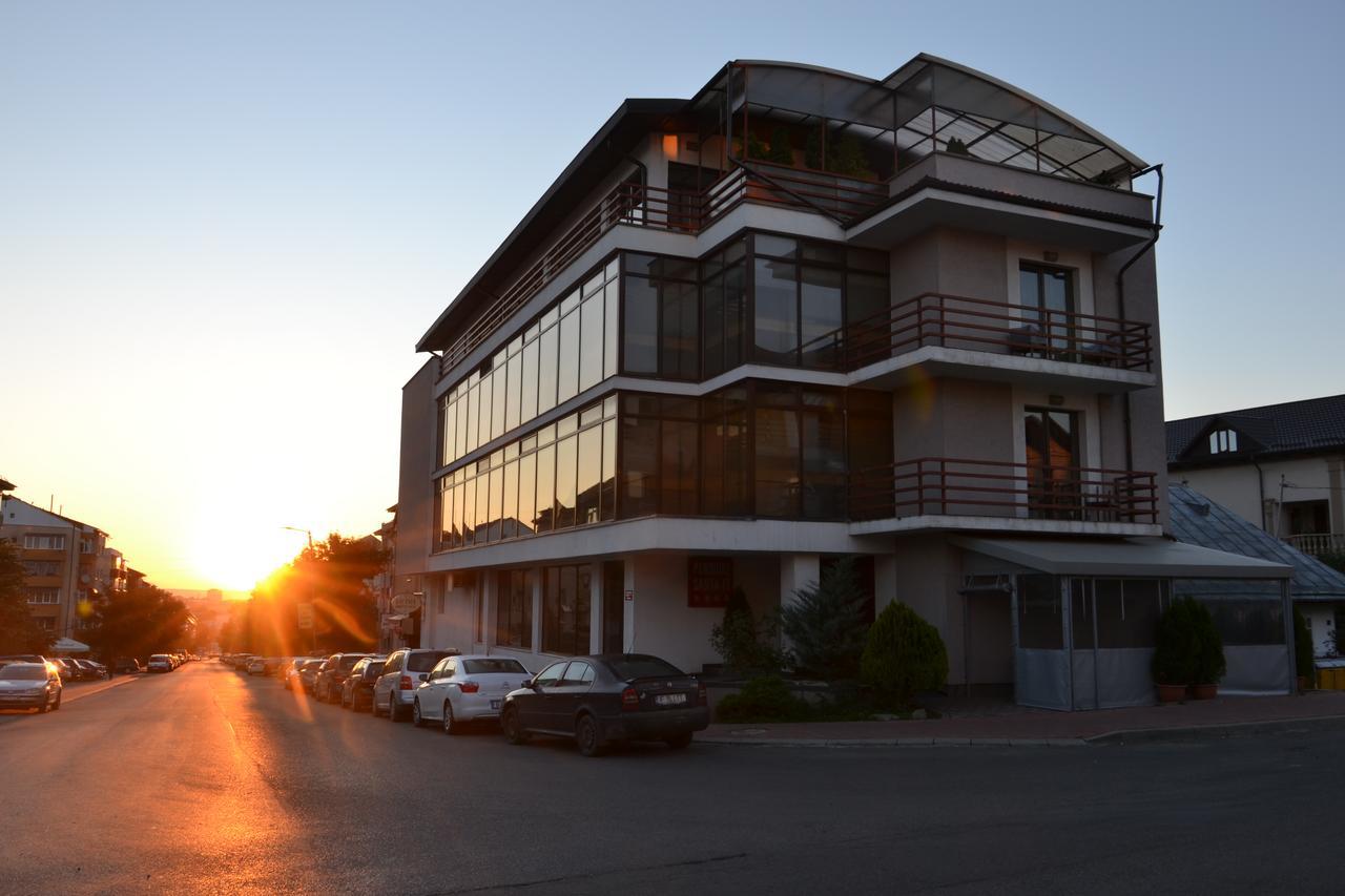 Santa Fe Hotel Suceava Exterior foto